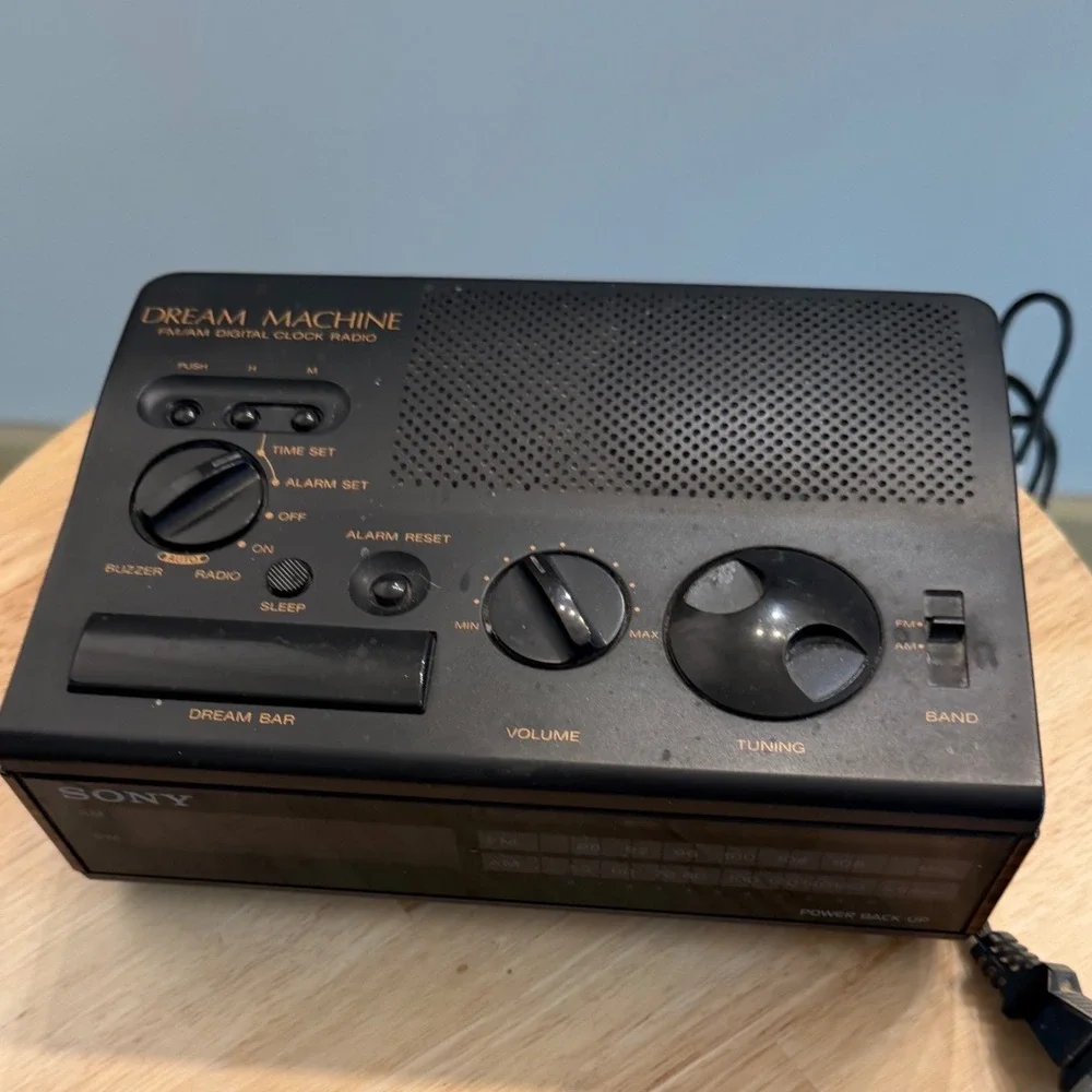 Vtg Sony Dream Machine ICF-C4W Vintage FM AM Digital Clock Radio Woodgrain Black